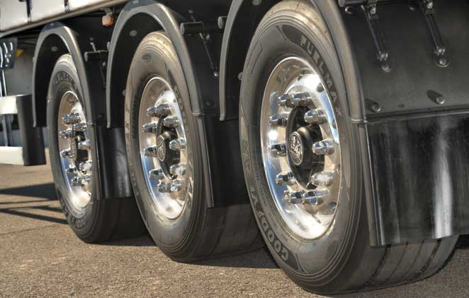 Goodyear FUELMAX truck tyres contribute to savings in Mercedes-Benz Efficiency Run 2015
