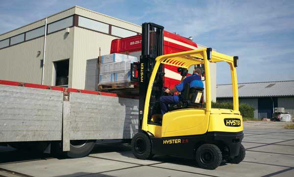 Are electric forklifts overtaking combustion engines? Asks Hyster