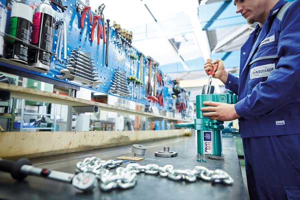 JDN service technicians have the best possible training to complete all repairs and modifications, even in the case of offshore applications.