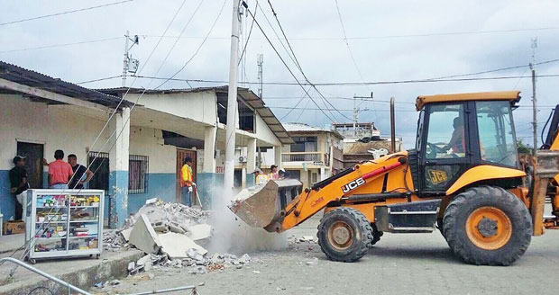 JCB donates 3CX Backhoe Loader to help quake-hit Ecuador