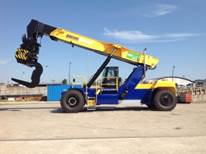 Multi tool Hyster ReachStacker handles varied loads