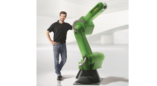 FANUC robots collaborate with each other!