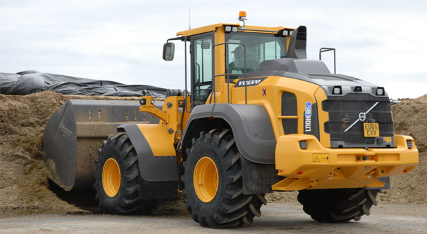 Volvo loading shovel pumps up the gas