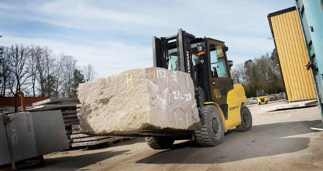 Hyundai industrial trucks at IMHX 2016