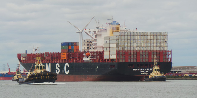 London Container Terminal welcomes first neo-panama vessel into Tilbury