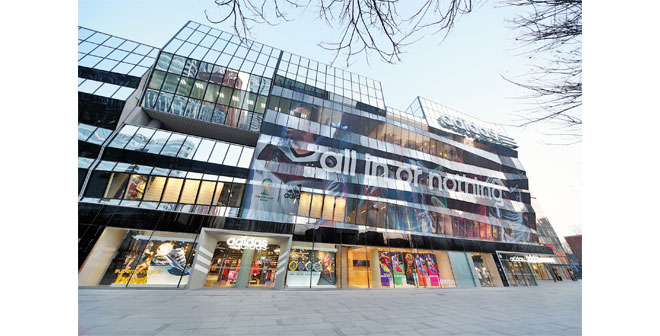 The adidas Group automates with KNAPP