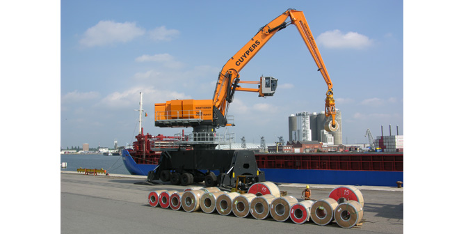 World`s largest hydraulic crane heads to ABP Port of Garston