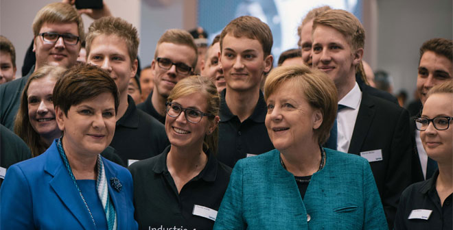 Lenze demonstrates smart factory technology to Germany’s Chancellor Merkel at Hannover Messe