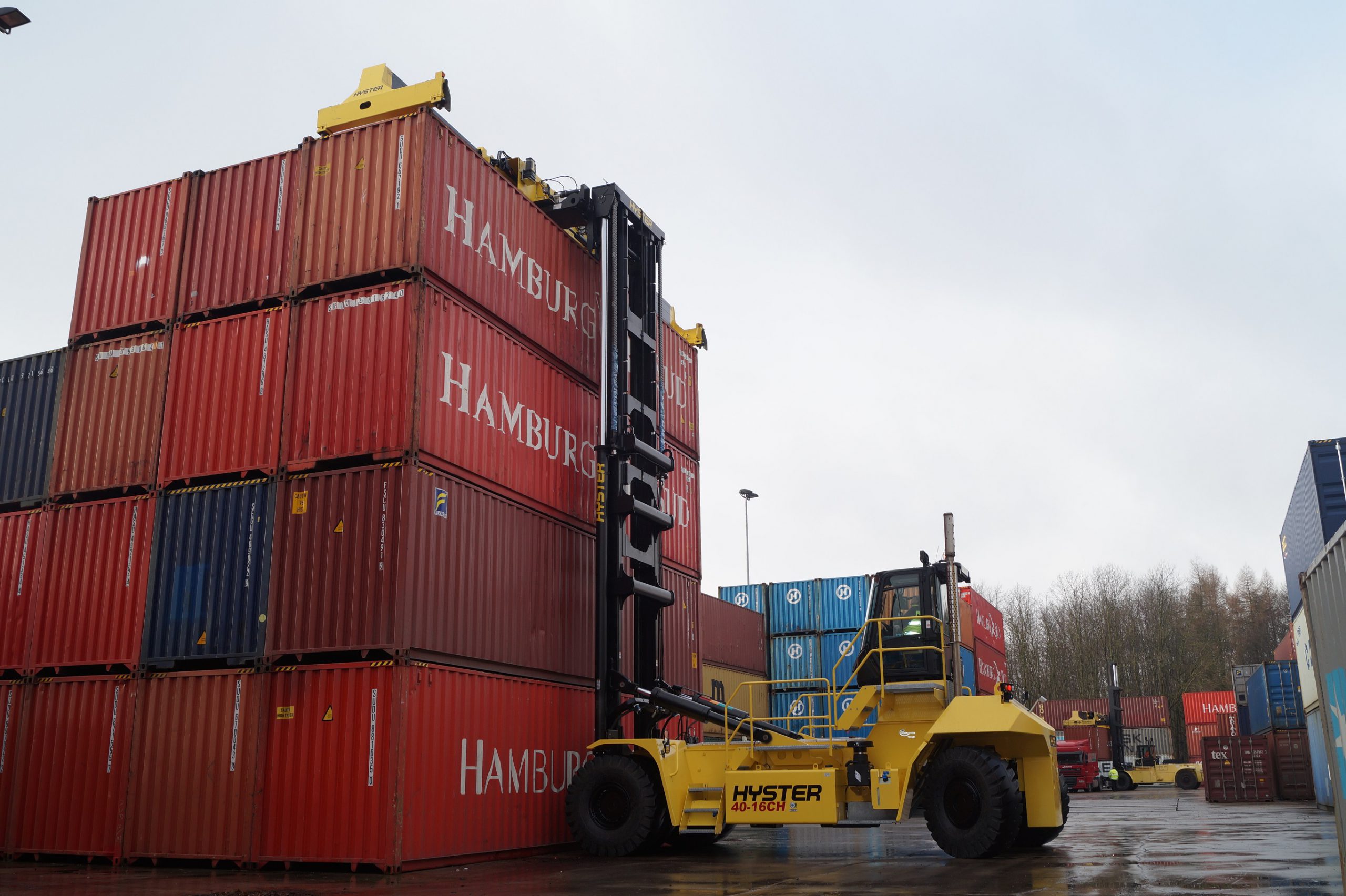 MOENKEMOELLER CHOOSES HYSTER FOR FLEXIBLE CONTAINER HANDLING