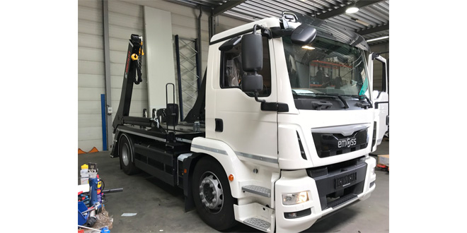 Hiab and EMOSS partner to debut fully electric skiploader truck at Freight in the City Expo 2017