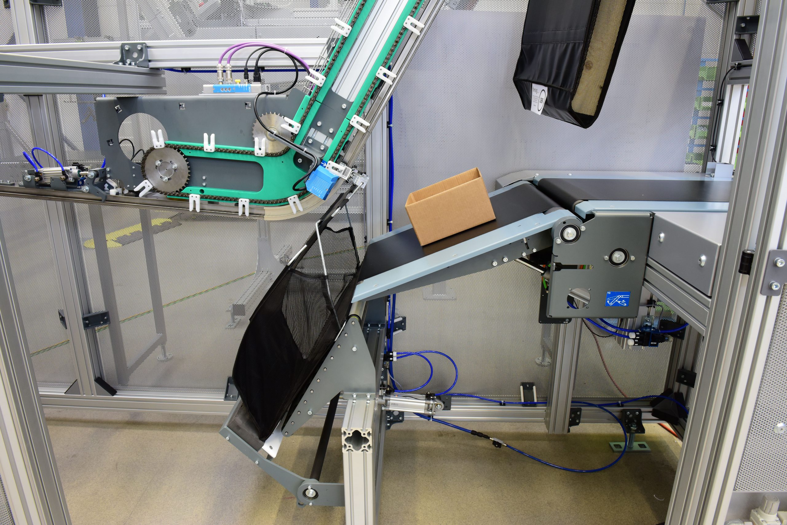Debut for Skyfall system with automatic infeed and delivery stations