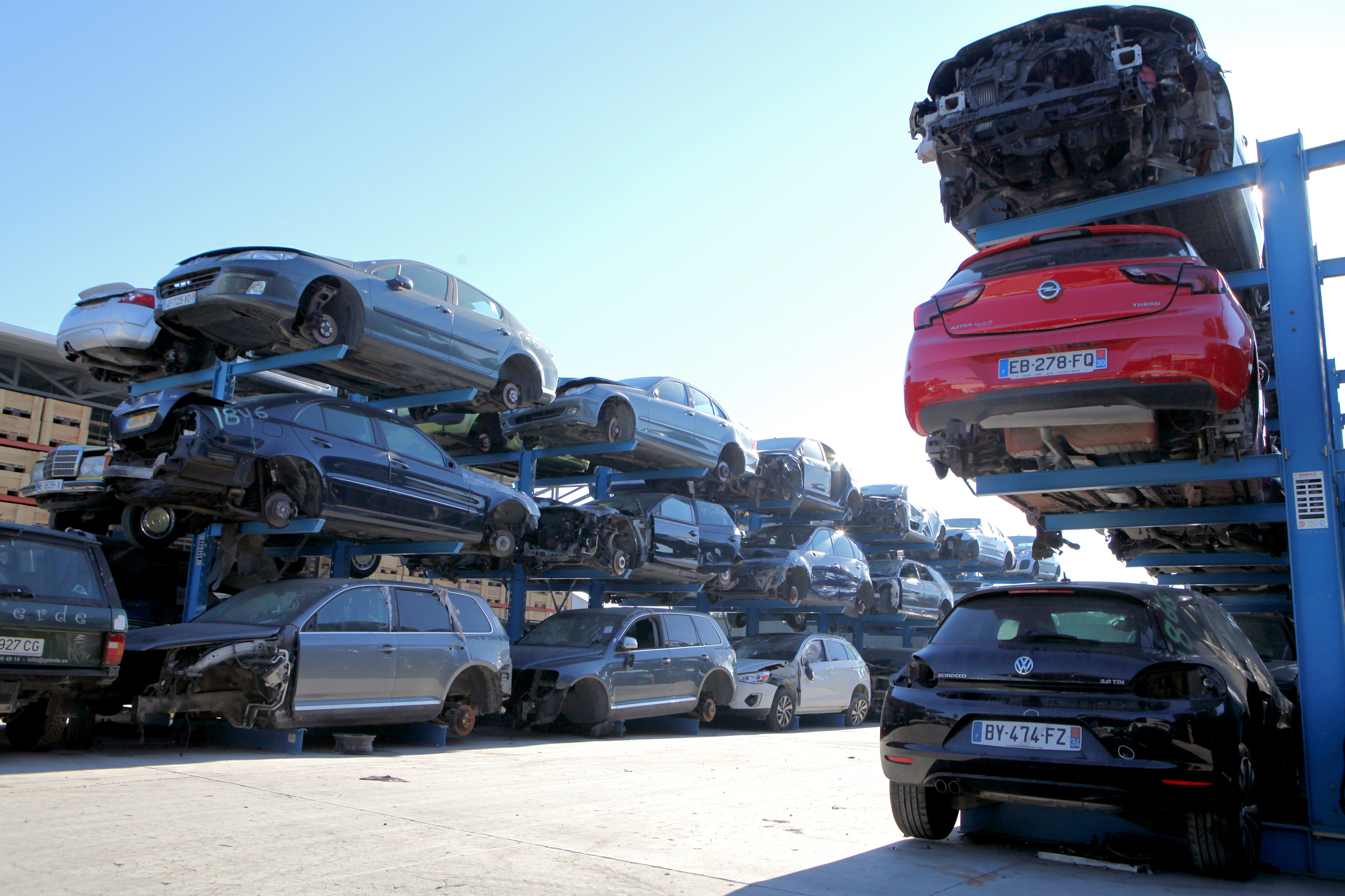 Desguace Alarcón Flexible shelf system for the storage of end-of-life vehicles