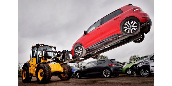 JCB GETTING ATTACHED TO VERSATILITY