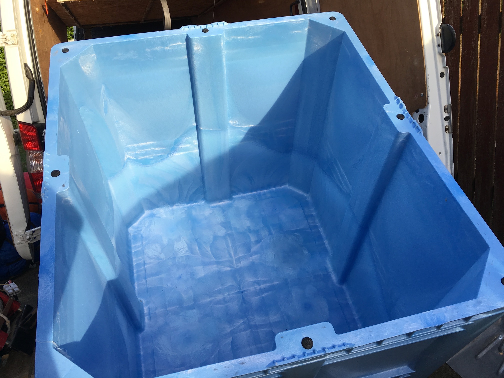 The Goplasticpallets pallet boxes have smooth edges inside and out so they never damage the kites