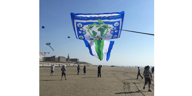 World Record Kite Team Praise Biggest Gentlest Pallet Box