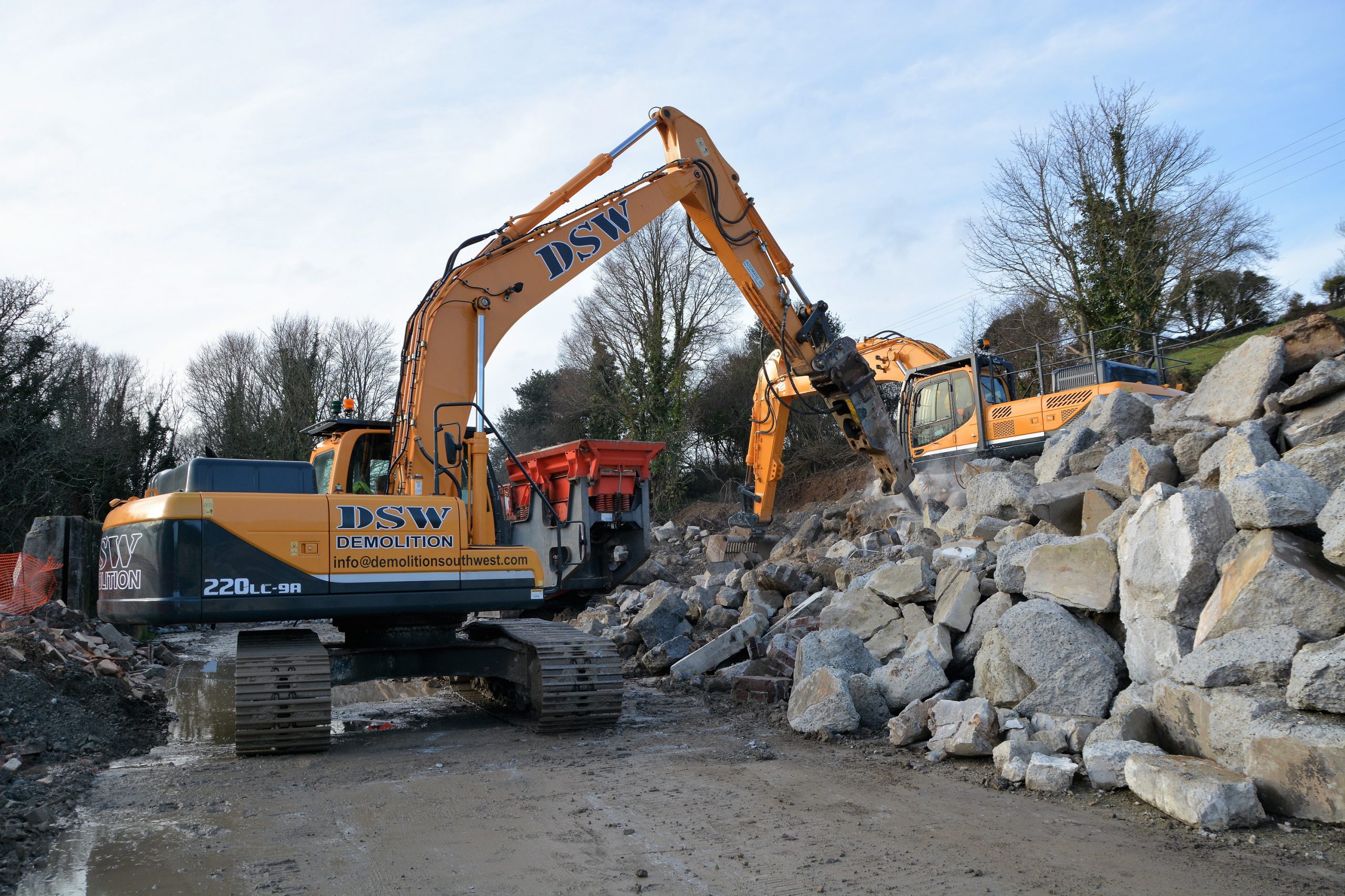 Hyundai help DWS build new Cornish demolition business