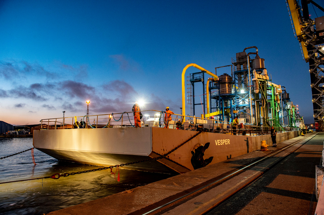 Port of Tilbury welcomes unique floating bulk terminal to new base on the Thames