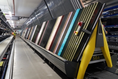 The fully automatic A frame autopicker handles the fast moving products