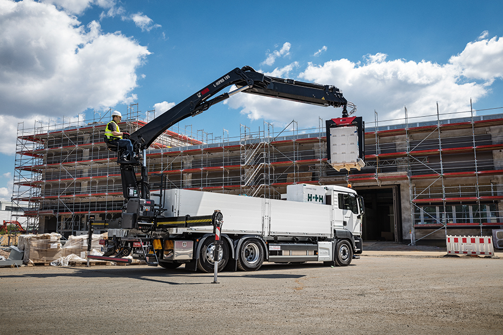 Hiab strengthens its loader crane portfolio with new, pioneering building material crane mod