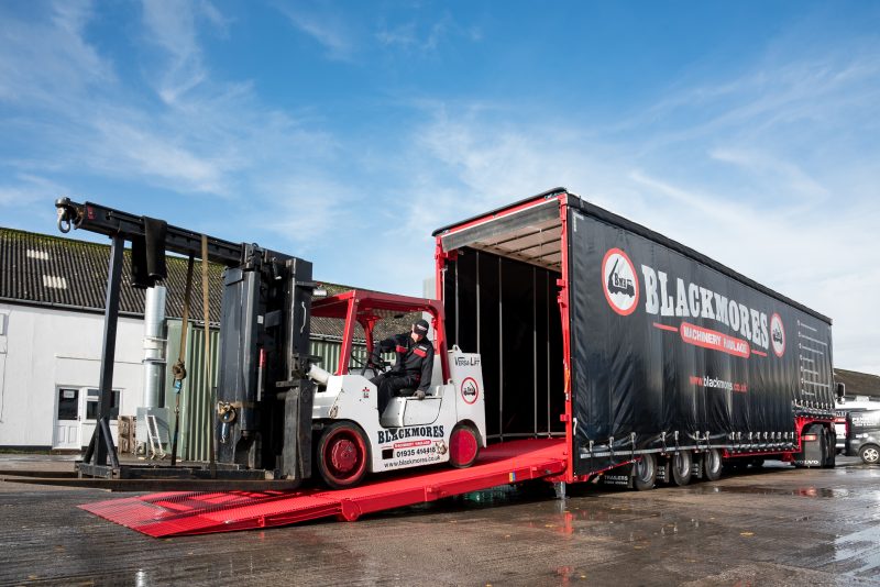 BLACKMORES MACHINERY HAULAGE TURNS TO ANDOVER TRAILERS FOR HEAVY-DUTY FORKLIFT CARRIER