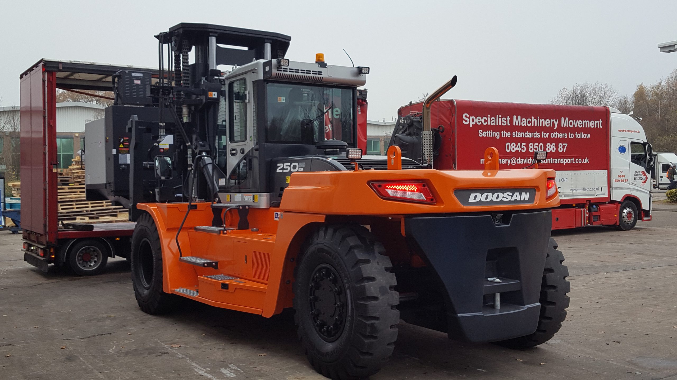 Mills CNC goes for heavy handling with Doosan Industrial Vehicles gentle giant