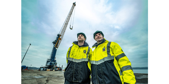 Port of Rosyth new multimillion pound mobile harbour Liebherr crane swings