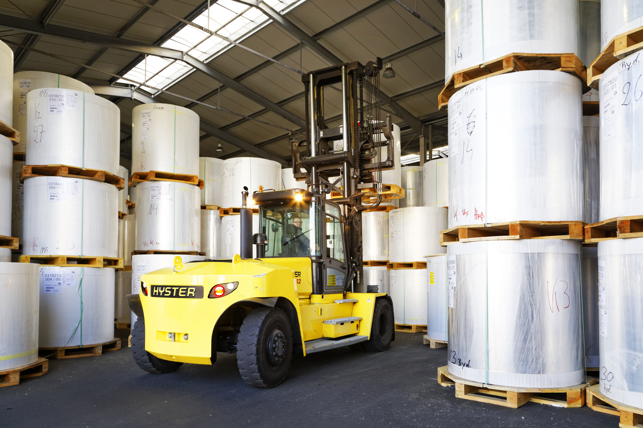 DRIVER ENVIRONMENT FOCUS FOR HYSTER LIFT TRUCKS IN HEAVY DUTY APPLICATIONS