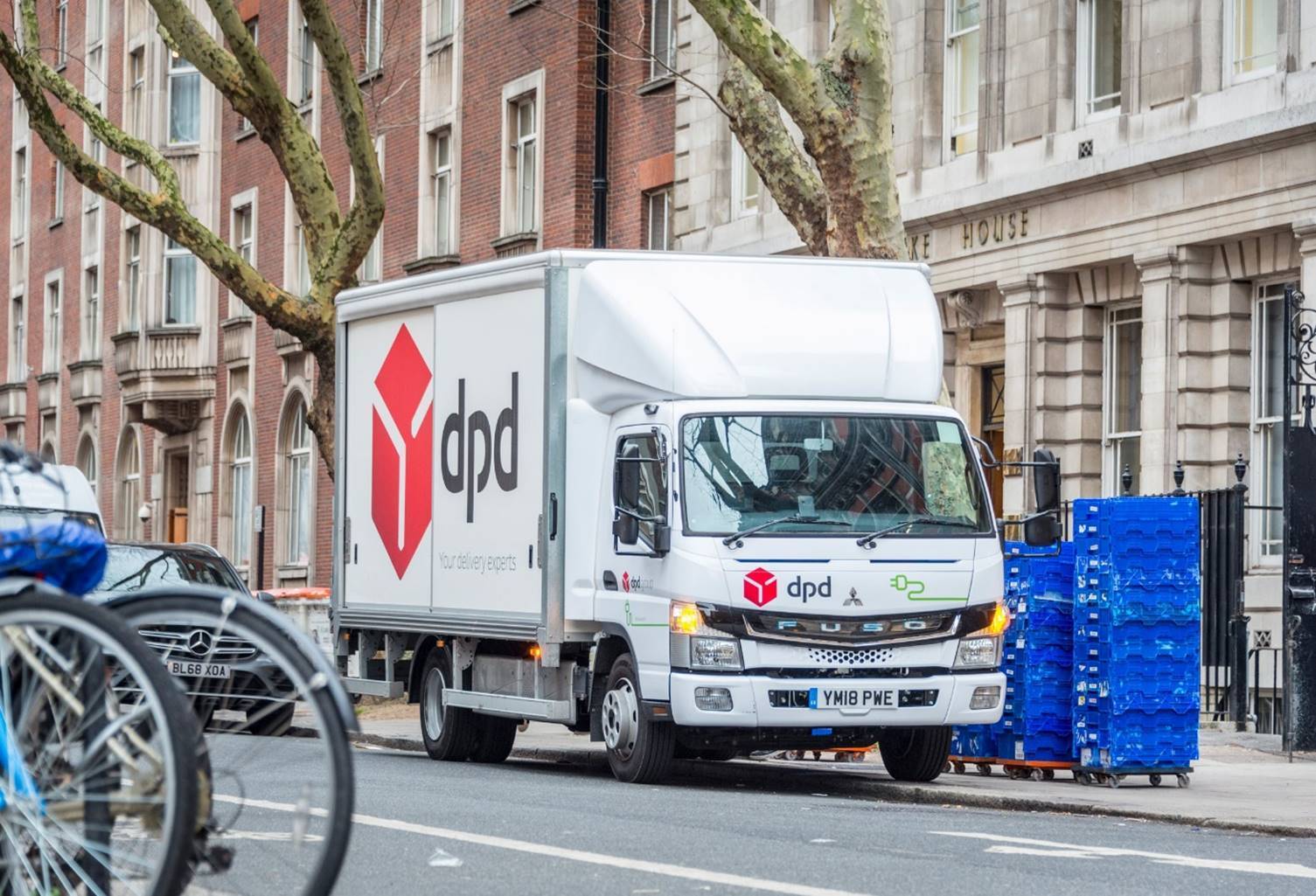 DPD driver relishes his zero emission FUSO eCanter sounds of silence