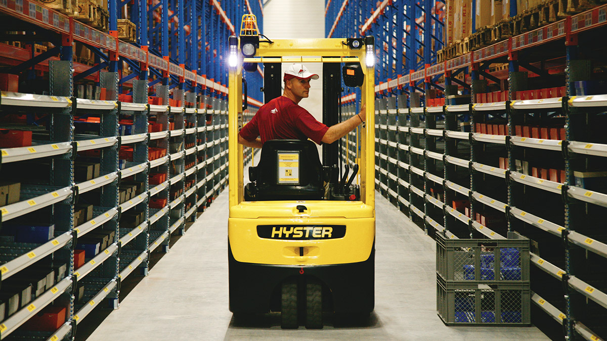 HYSTER ® OFFERS LITHIUM-ION BATTERY OPTIONS FOR COUNTERBALANCE AND WAREHOUSE TRUCKS