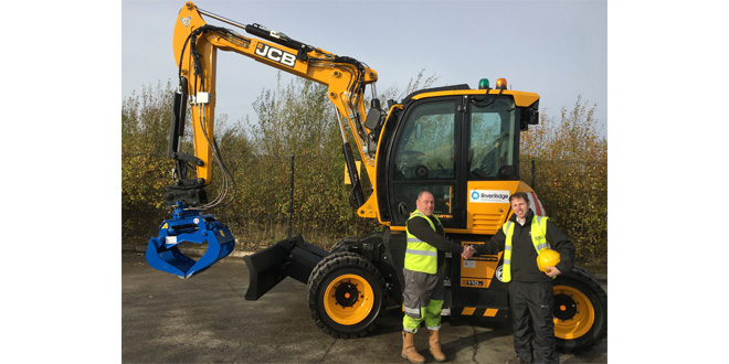 JCB Hydradig is RiverRidge go to machine