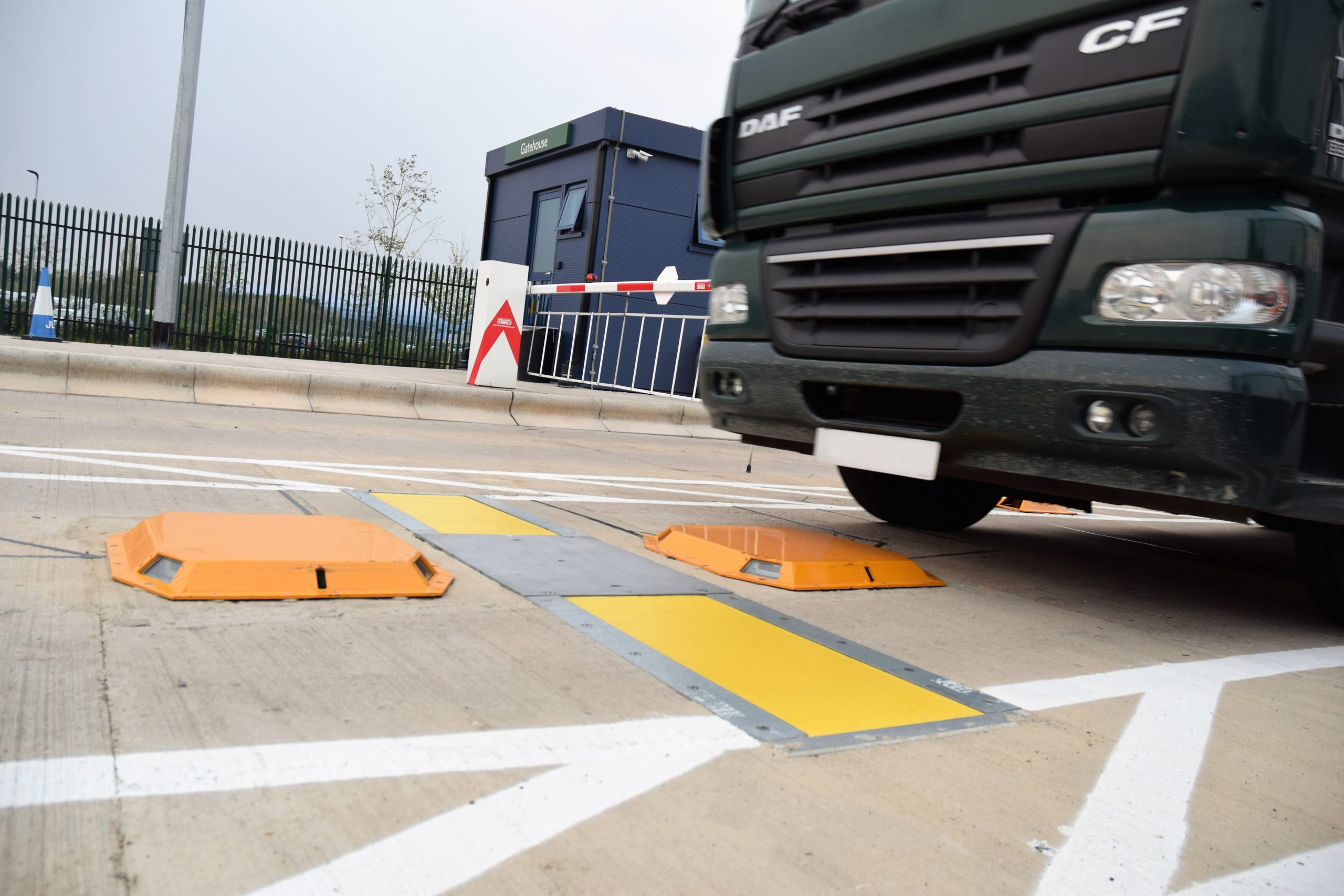 HIGHWAYS ENGLAND STARTS LIVE TECHNOLOGY TESTS TO CUT COMMERCIAL VEHICLE TYRE-RELATED INCIDENTS
