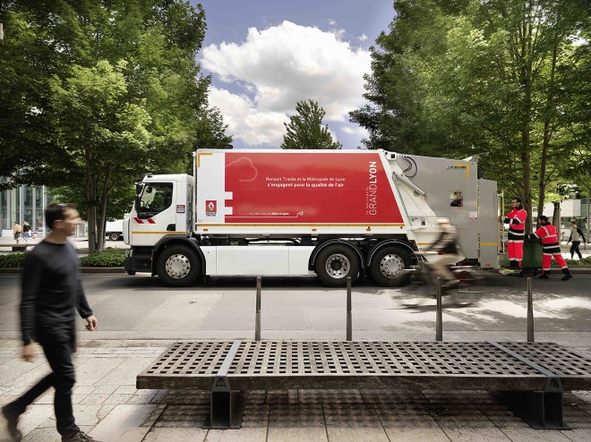 RENAULT TRUCKS DELIVERS A D WIDE ZE TO LYON METROPOLE