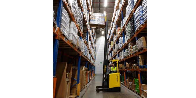 NEW HYSTER REACH TRUCKS WITH TILTING MAST