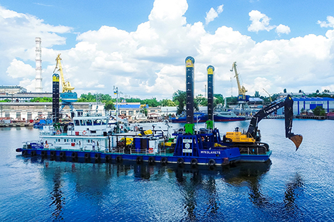 Volvo CE and Volvo Penta helps Nibulon turn grain transportation into plain sailing