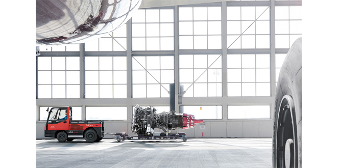 Linde Material Handling presents Linde P250 FuelCell tow tractor at inter Airport Europe