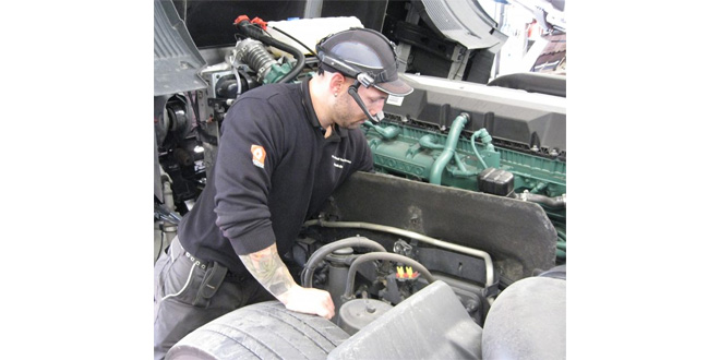 WEARABLE AR TECH DRIVES FUTURE FOR RENAULT TRUCKS TECHNICIANS