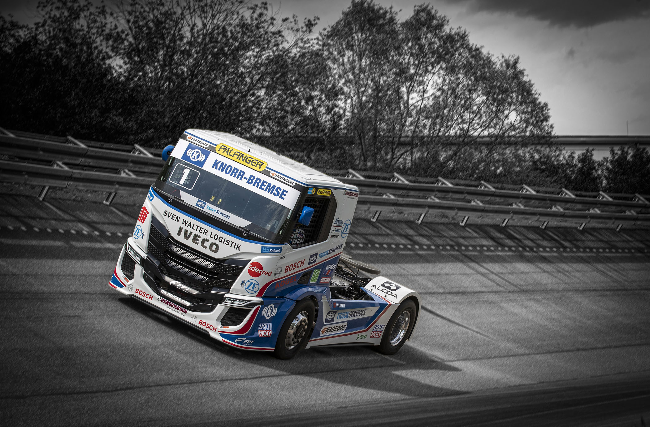 IVECO Presents the new IVECO S-WAY R racing trucks