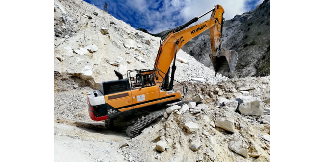 The Italian Job! Hyundai HX520L takes the leading role at Tuscan marble quarry