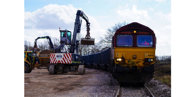HS2 helps UK rail freight bounce back as 100th train rolls into Bucks construction site