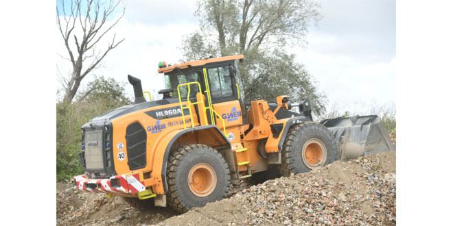 New Hyundai HL960A wheeled loader a firm favourite with aggregates business site foreman