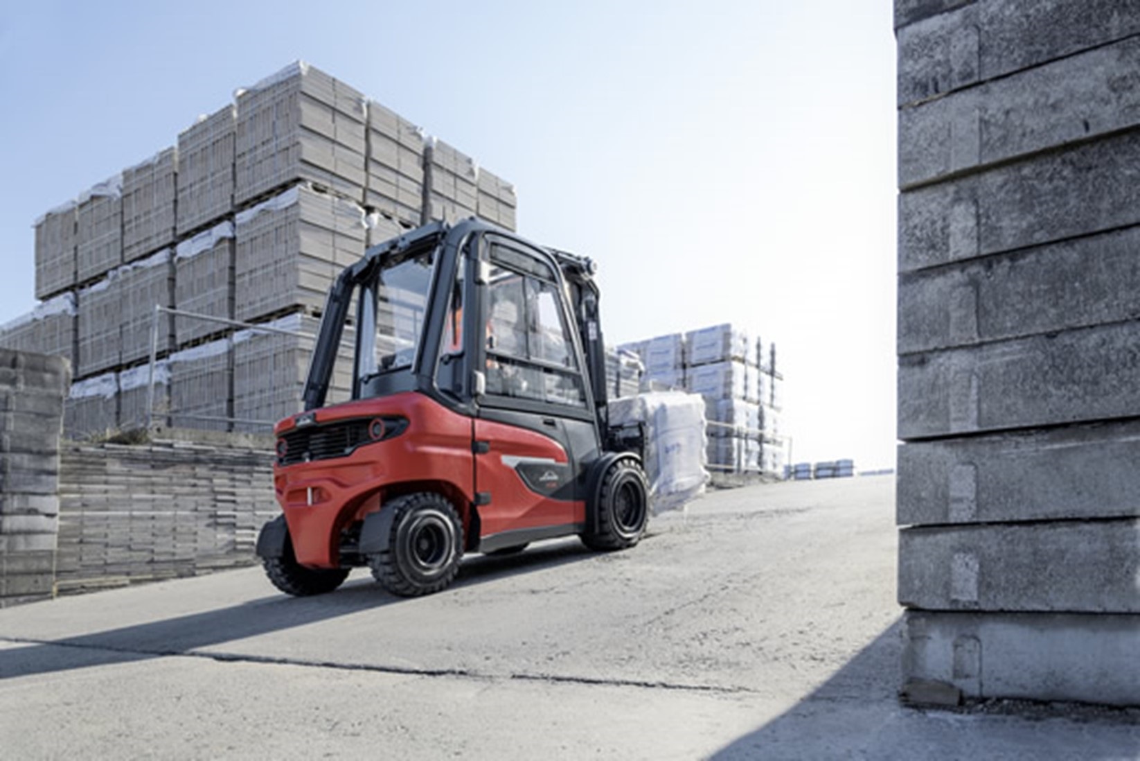 Green power for goods handling from new Linde X20 – X35 electric forklift models