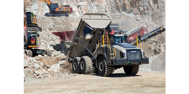 Rokbak presents RA30 and RA40 at Hillhead, alongside its UK dealer Molson Group