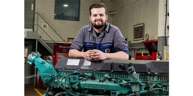 Volvo Trucks technician earns UK`s first distinction from IMI