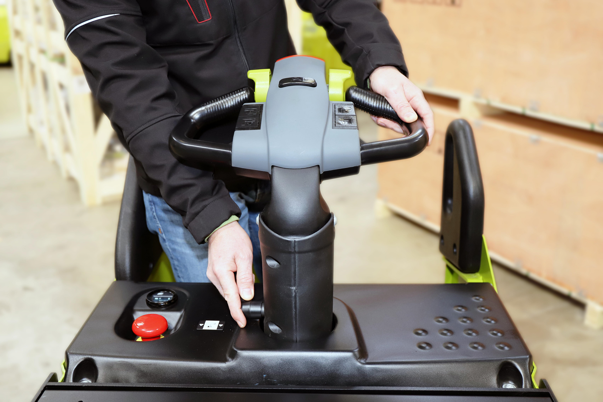 The ergonomic tiller is height-adjustable