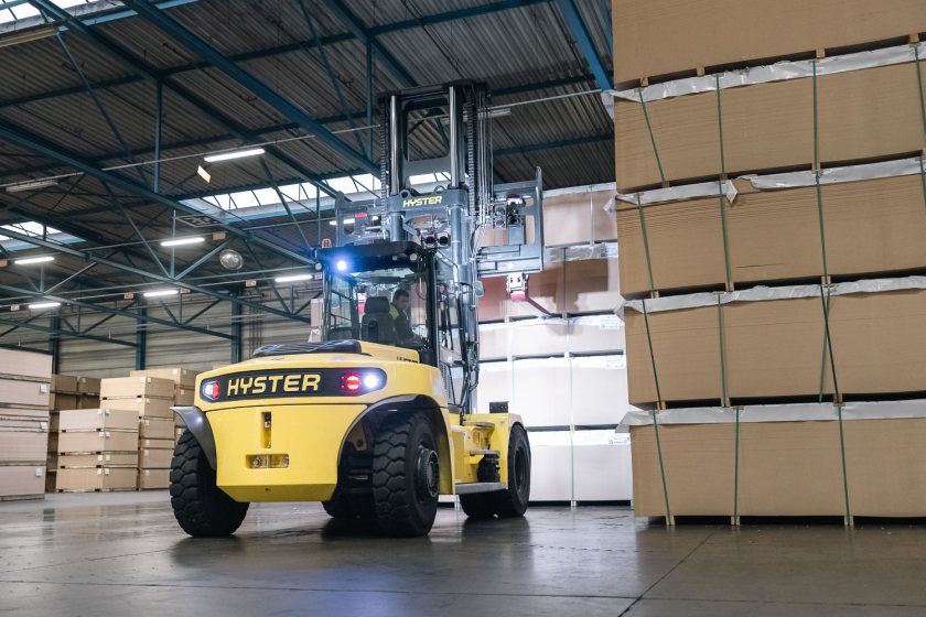 The J230-400XD series is available with a range of battery sizes