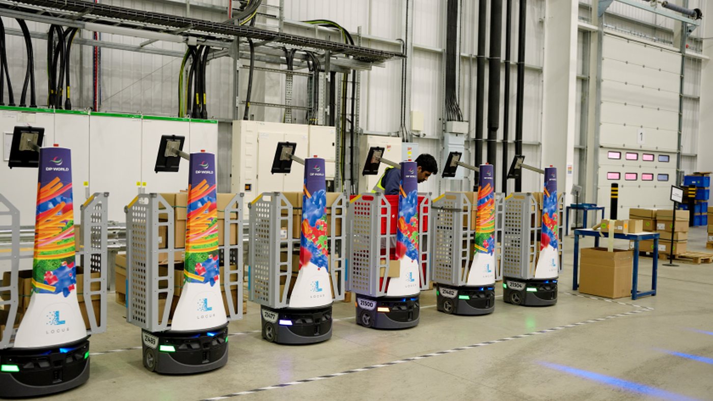 The robots ensure a seamless blend of automation and manual precision