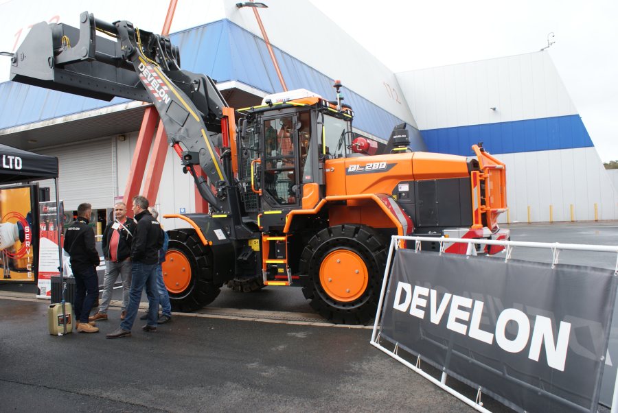 The new DX270WMH-7 has been developed with an upgraded undercarriage, boom, arm and elevating cab