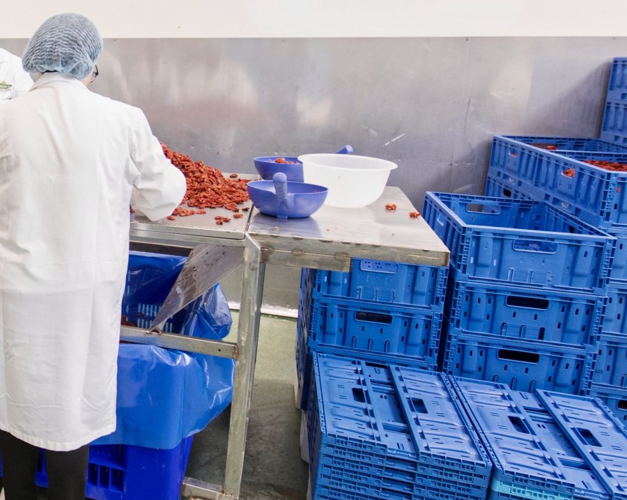 Fiordelisi had previously relied on traditional stackable plastic crates to move products between sites and for outbound transport