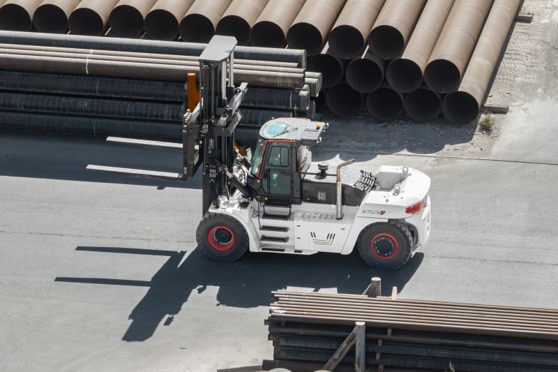 The two new forklifts sit at the top of Bobcat’s current line up and are designed for demanding industrial applications where large and heavy loads must be handled safely and efficiently
