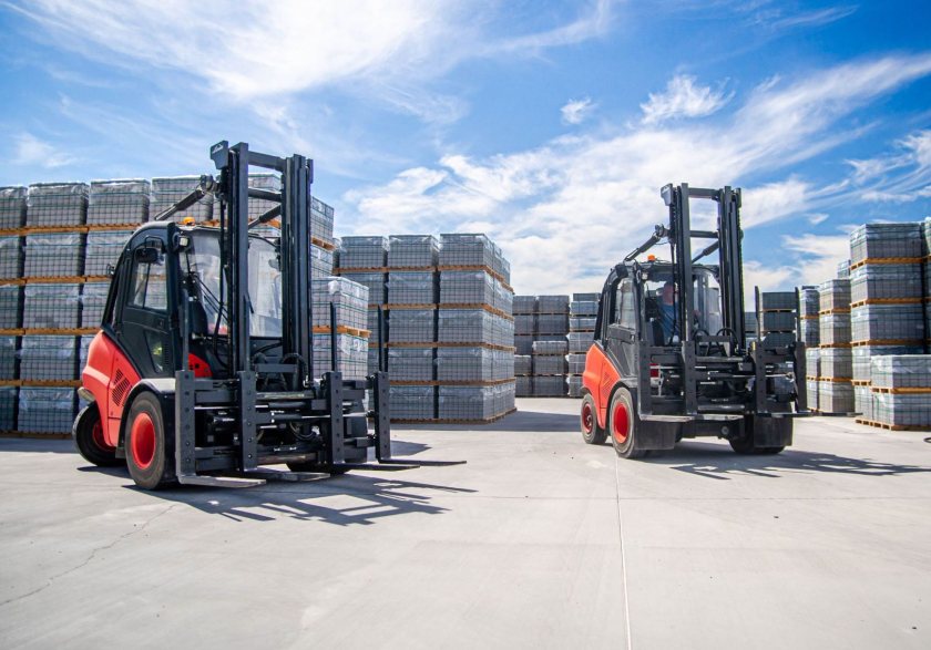 Stabau S7 forks move up to eight pallets in one lift